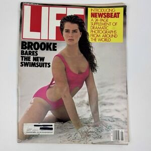 1985 February LIFE Magazine Brooke Shields Takes Time Out From Princeton (BM155)